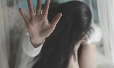 „Corecția” barbară pe care un bărbat i-a aplicat-o soției: I-a tăiat părul cu toporul, a ras-o în cap şi a bătut-o crunt