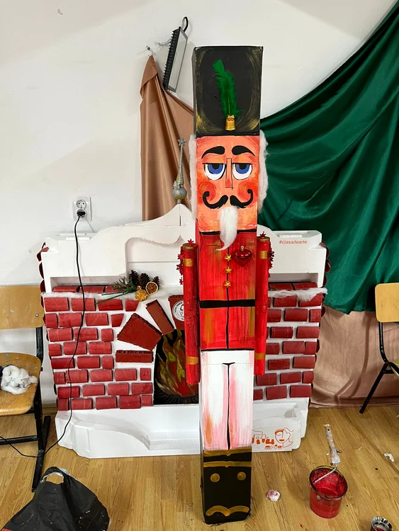 Cadouri speciale de Crăciun, cu semnătura elevilor de la Arte. Cu banii strânși, adolescenții își vor cumpăra materialele necesare în atelier