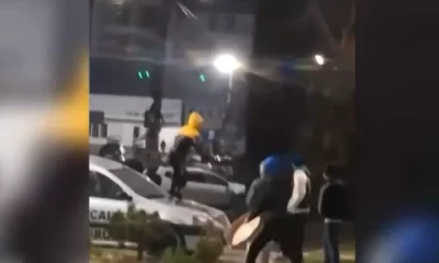 Cinci adolescenți au vandalizat o mașină a Poliției Locale din Gura Humorului. Sunt căutați pentru distrugere