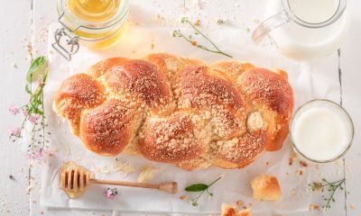 Cozonac pufos cu nucă, după rețeta tradițională. Ingrediente și mod de preparare