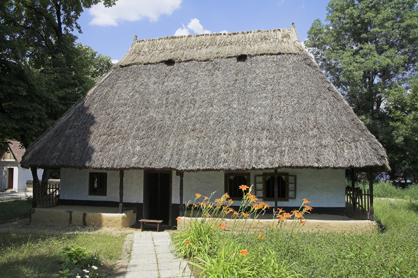 Cum se poate ajunge la MUZEUL SATULUI din București și ce obiective se pot vedea în aer liber. Program și tarife