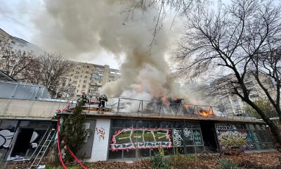 Incendiu puternic în centrul Capitalei. Focul se manifestă în interiorul fostului RESTAURANT Mărul de Aur