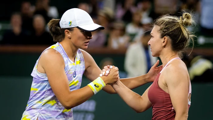 Întâlnire de gradul III la fileu. Cum s-au comportat Simona Halep și Iga Swiatek când au trebuit să dea mâna