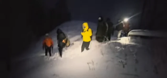 Mai mulți turiști au rămas blocați pe munte, în Bucegi. În zonă există pericol de avalanșe