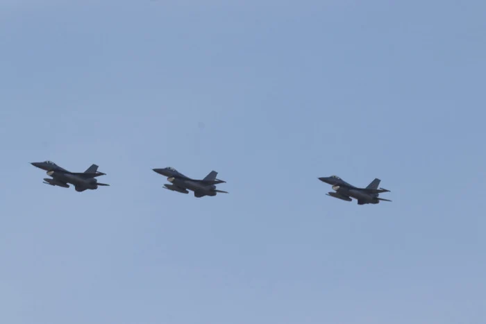 Mesaj RO-Alert la granița României, după ce radarul armatei a detectat o țintă aeriană de mici dimensiuni. Anunțul MApN