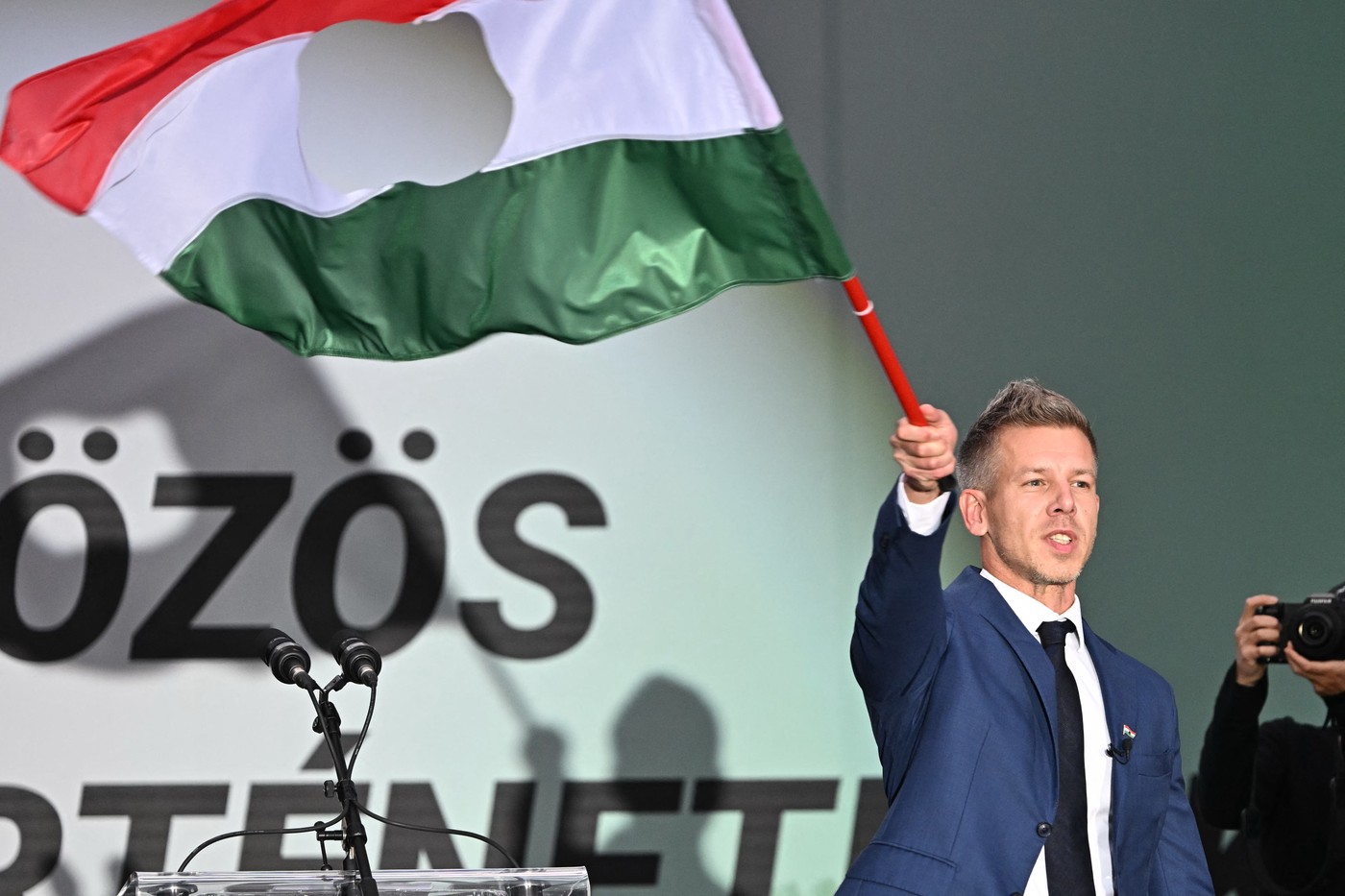 Peter Magyar, europarlamentarul care l-ar putea învinge pe Viktor Orban la ALEGERILE parlamentare din 2026