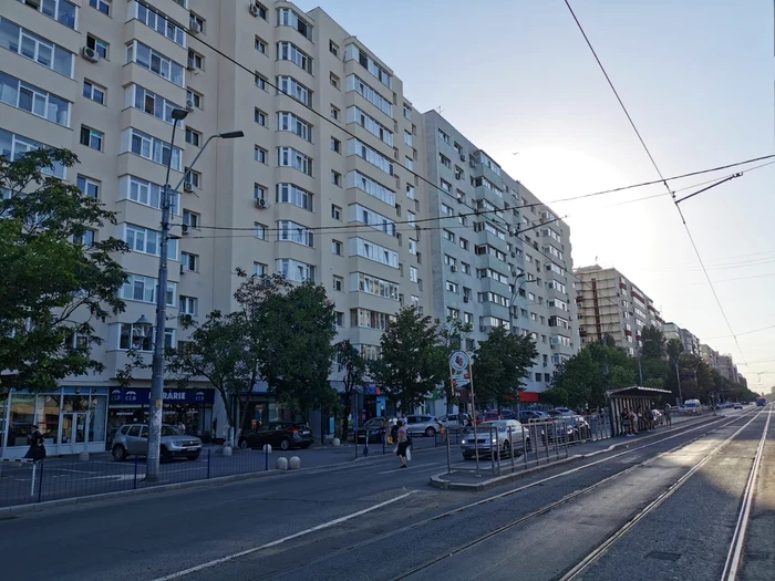 Prețul cu care a ajuns să se vândă un apartament studio în „blocurile rusești” din București. „Unde se pune dușul?”