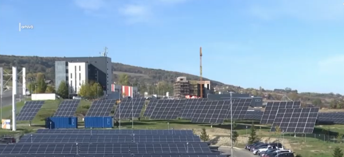 Probleme cu programul Casa Verde Fotovoltaice. Persoanele care au reușit să se înscrie în proiect nu pot beneficia încă de panourile solare