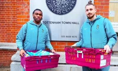 Radu Drăgușin, la munca de jos. Stoperul naționalei a cărat lăzi cu mâncare