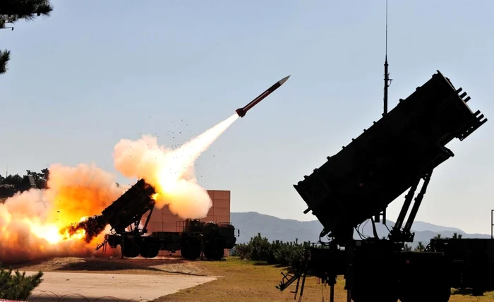 SUA a anunțat un nou pachet de sprijin de un miliard de dolari pentru Ucraina, în timp ce Zelenski se întâlnea cu Trump la Paris