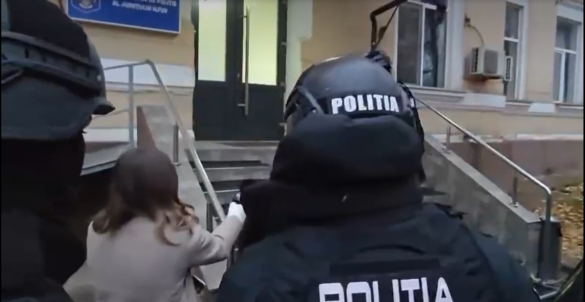 Şapte persoane, plasate sub control JUDICIAR, după ceremonia de omagiere a lui Zelea Codreanu. Acuzațiile vizează acte de FASCISM