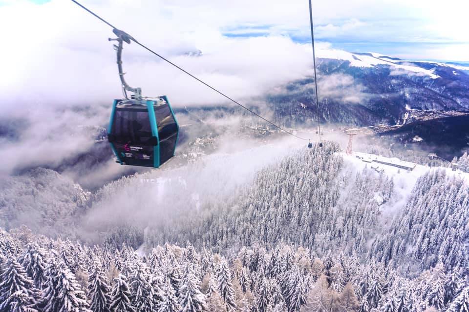 Turiștii nu pot merge la SCHI în Sinaia de Crăciun. Din cauza viscolului, instalațiile de transport pe cablu nu pot funcționa în siguranță