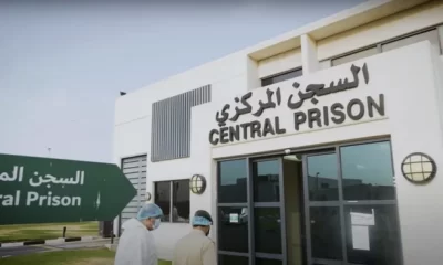 Un adolescent britanic acuzat că a întreținut relații sexuale cu o fată de 17 ani în Dubai s-a predat autorităților și merge la pușcărie