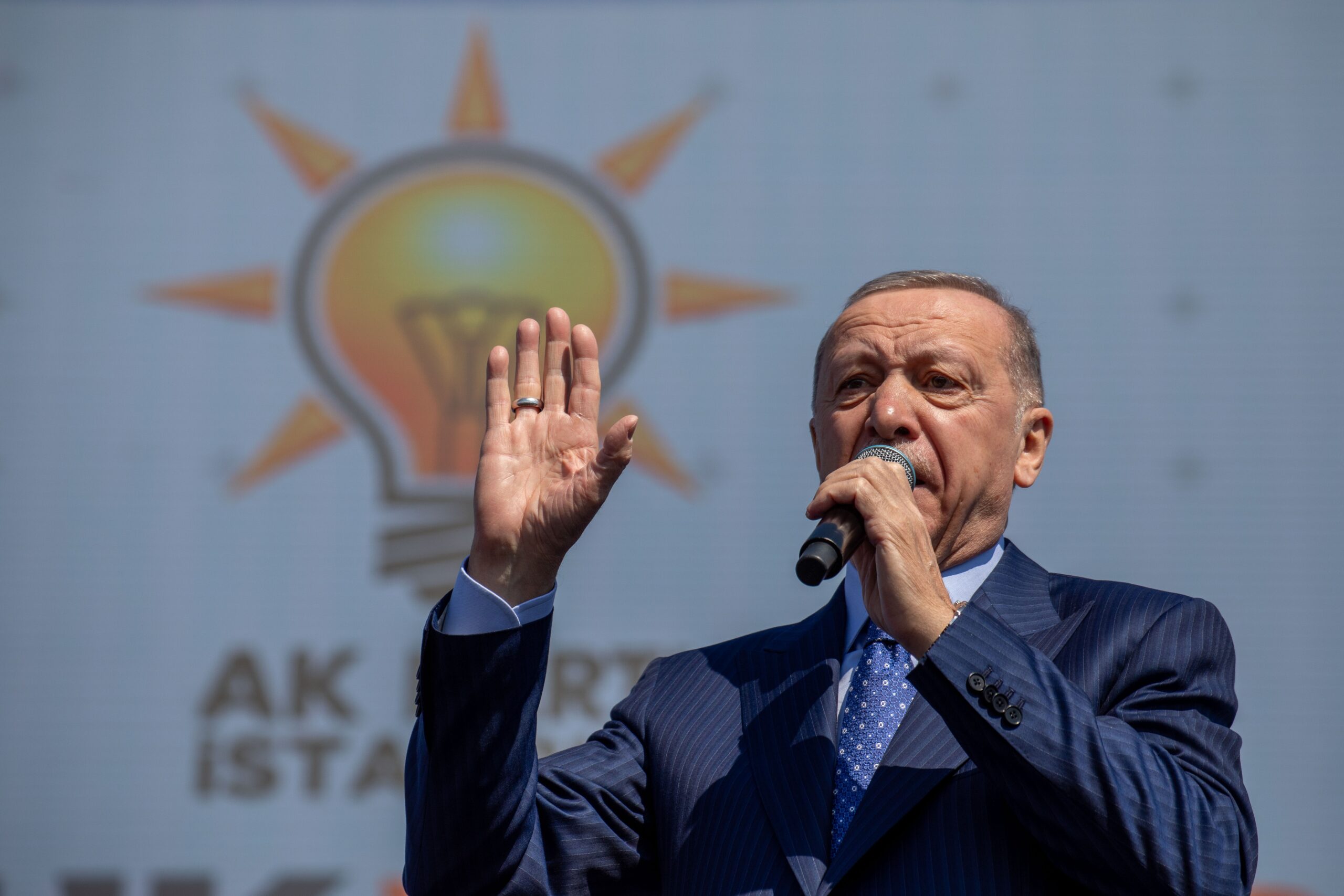 Un tribunal din Turcia a plasat în arest mai mulți protestatari care au întrerupt un discurs al președintelui Erdogan