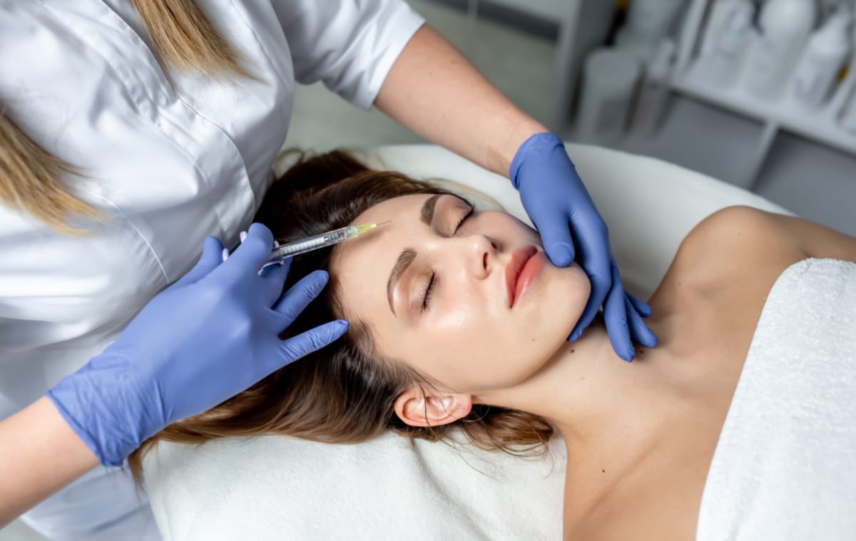 Cum să-ți întinerești tenul cu ajutorul acidului hialuronic? Cum să-ți întinerești tenul cu ajutorul acidului hialuronic?