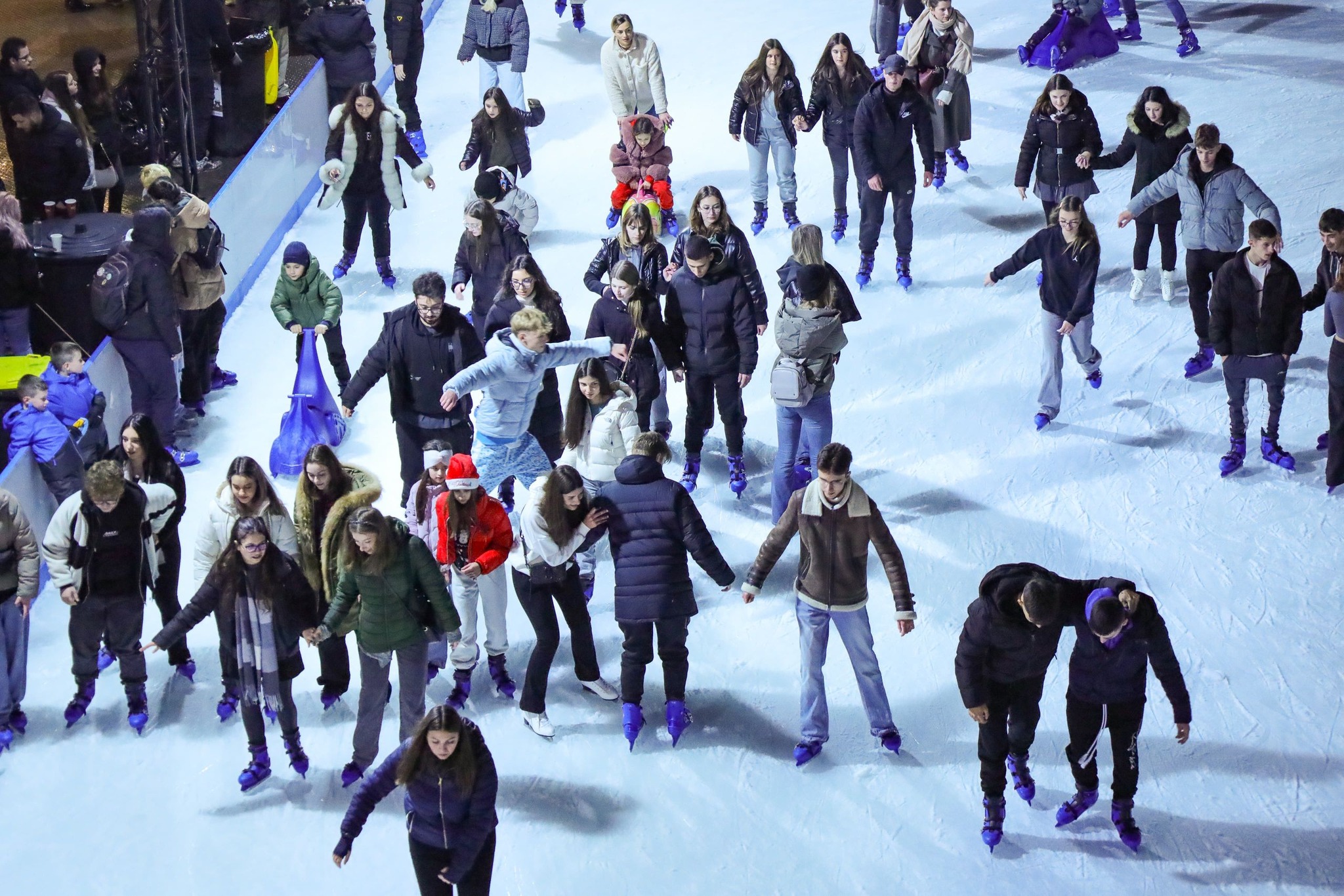 Ce program e la patinoarul din Drumul Taberei de 1 ianuarie