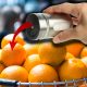 Motivul pentru care să adaugi sare pe cojile de portocală. La ce poate fi folosit acest truc