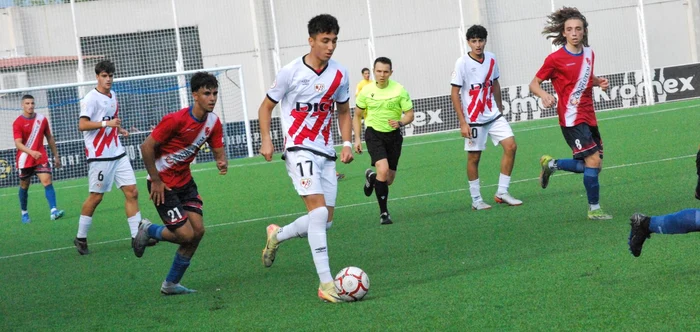 Puștiul care l-a lăsat mască pe Hagi se anunță „bombă” în Spania. Ascensiunea lui Denis Crișan, „Ronaldo de România”