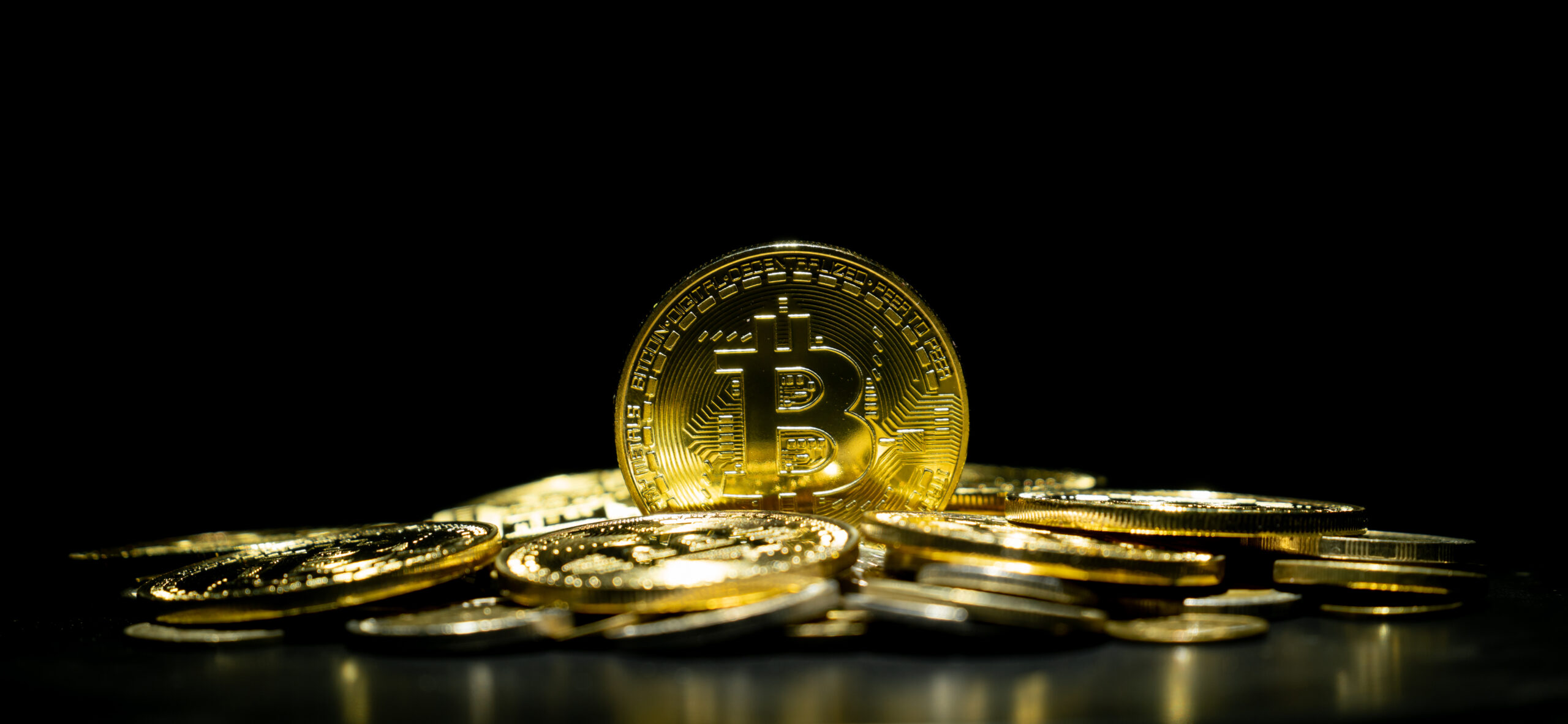 Suma URIAȘĂ la care ar putea ajunge un bitcoin în 2025. Predicțiile experților în criptomonede