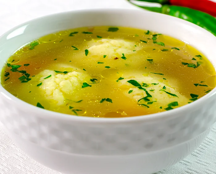 Supa care ne ajută să scăpăm de răceli, rețeta Jamilei: Gustul este nemaipomenit, este un remediu din străbuni care ne alină și răsfață