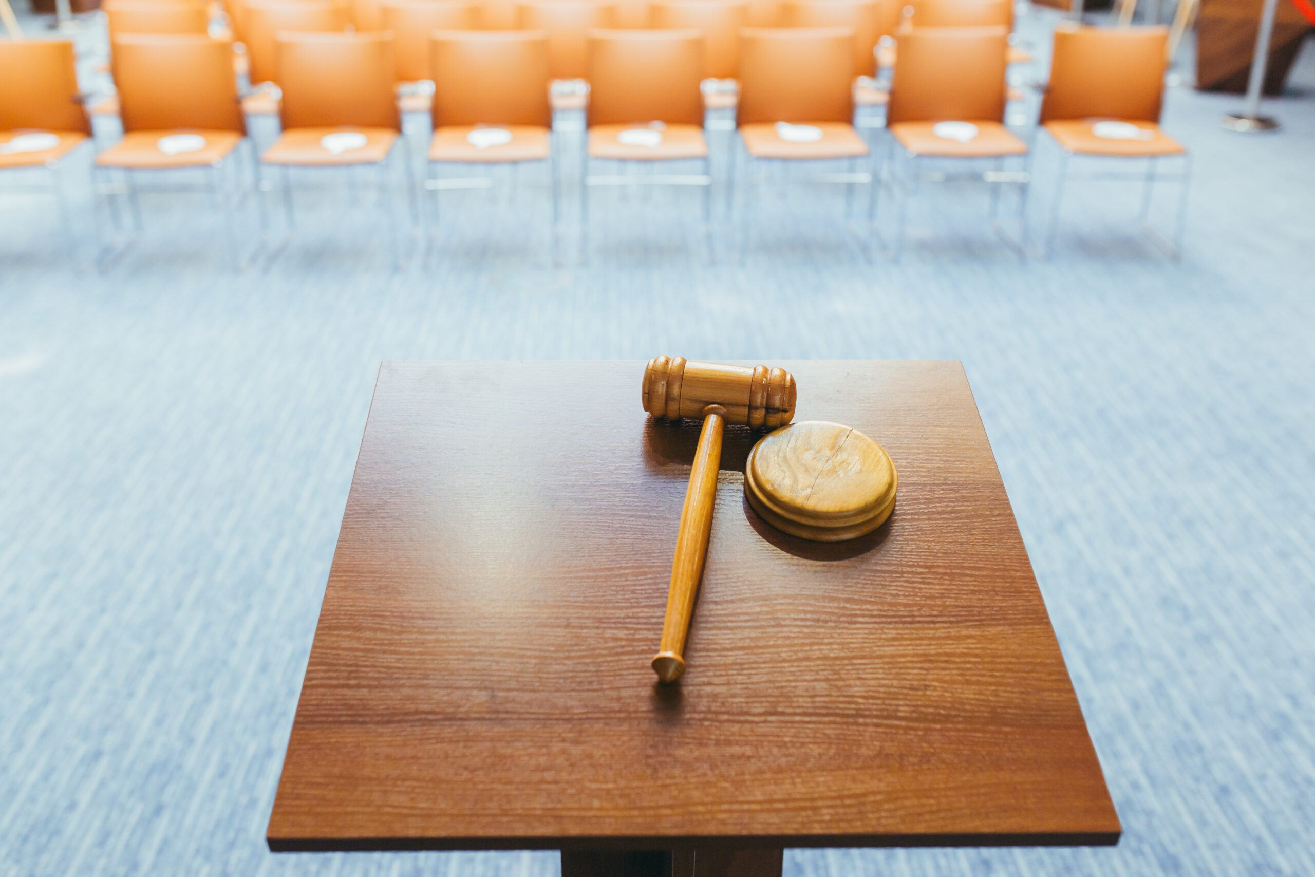 Câștig de cauză în instanță pentru pacienta care a plătit 10.000 de lei pentru un medicament pentru CANCER. Statul e obligat să achite tratamentul