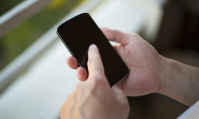 Ce a PĂȚIT un francez, pentru că vorbea la telefon pe speaker pe peronul gării din Nantes. A fost nevoie de intervenția agenților de securitate