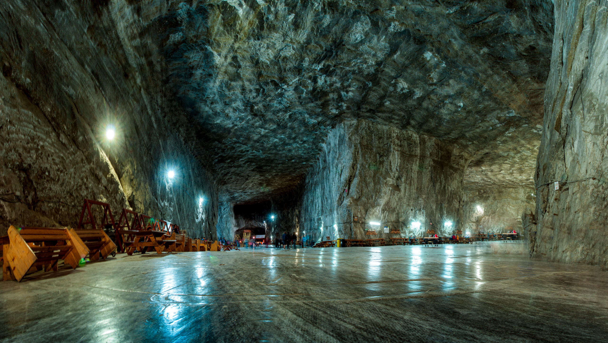 Cel mai romantic oraș SUBTERAN din Europa are o istorie bazată pe „aurul alb”