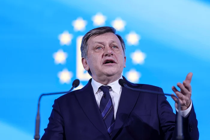 Crin Antonescu: „România nu trebuie să trimită trupe în Ucraina”/ „Să nu ne precipităm, să nu ne aruncăm cu capul înainte”