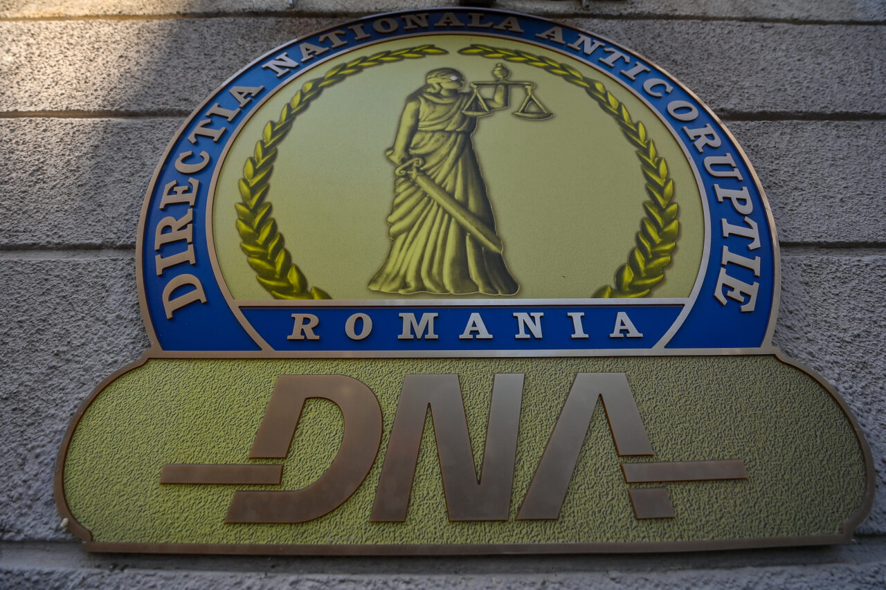 DNA și anchetatorii americani au efectuat percheziții într-un dosar de corupție, ce vizează funcționari dintr-o organizație internațională