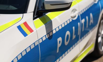 Doi bărbați urmăriți internațional au fost prinși și aduși în România. Unul dintre ei era din categoria „Most Wanted”