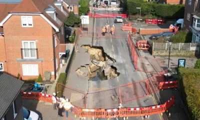 Locuitorii unui oraș din Marea Britanie, evacuați după apariția unei gropi uriașe în asfalt. „Suntem pur și simplu terifiați”