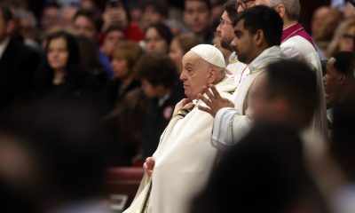 Papa Francisc și-a întrerupt astăzi citirea liturghiei din cauza unor probleme de respirație