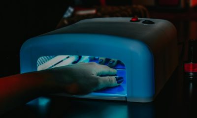 Tot ce trebuie să știi despre utilizarea gelurilor UV în manichiura modernă Tot ce trebuie să știi despre utilizarea gelurilor UV în manichiura modernă