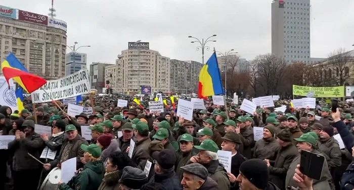 Protest al silvicultorilor la Ministerul Mediului faţă de diminuarea cu 25 la sută a salariilor