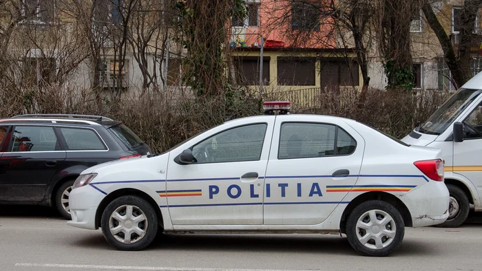Reacții după ce autorul unui pamflet a fost vizitat de polițiști. Sociologul: „E sfidător”. Cum explică polițiștii