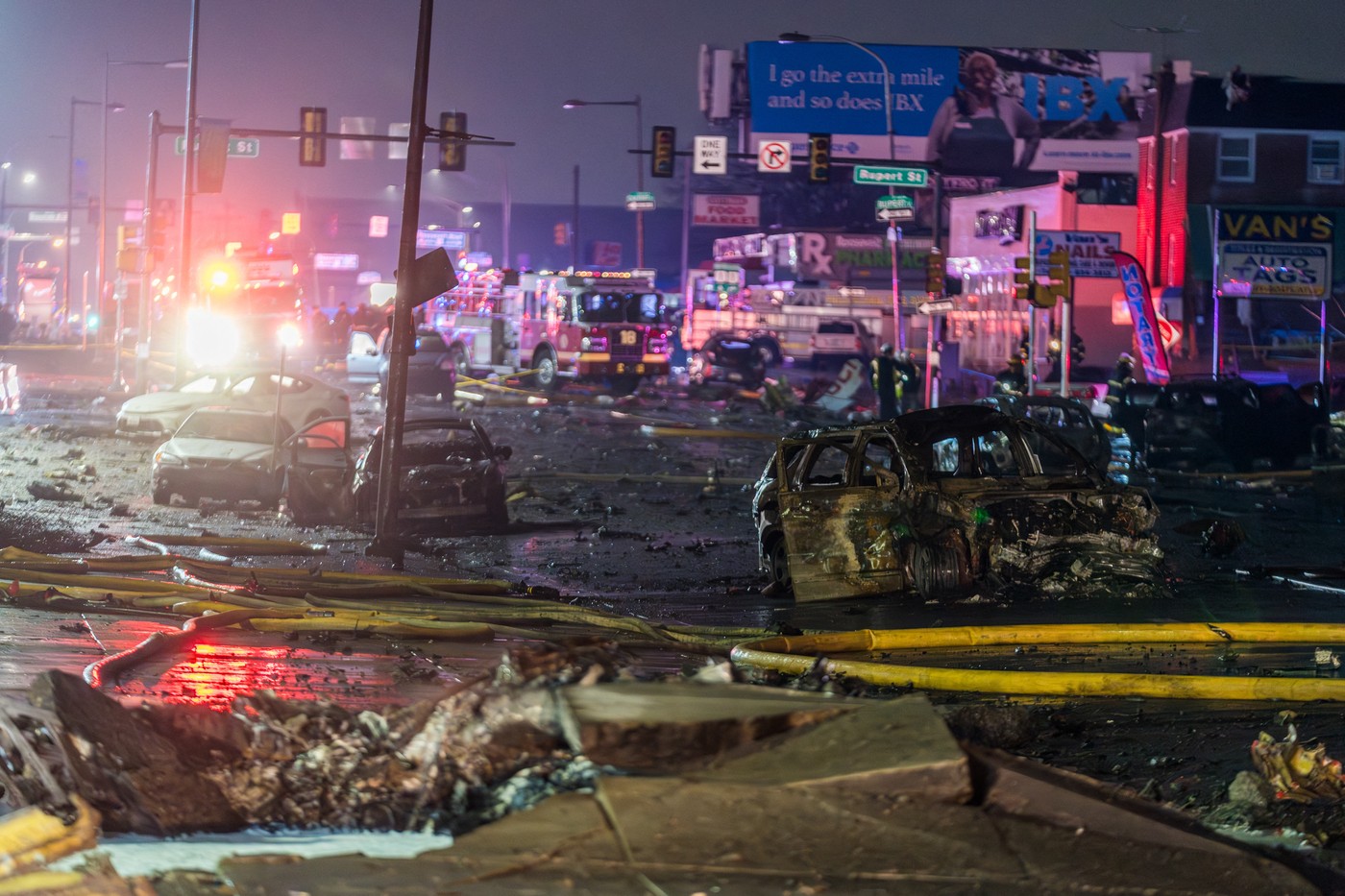 ȘAPTE persoane au MURIT și 19 sunt rănite, în urma prăbușirii avionului medical în Philadelphia. Donald TRUMP: „Suflete nevinovate au pierit”