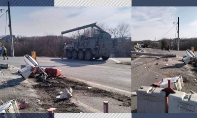 Un blindat NATO a lăsat în BEZNĂ câteva localități din Olt. Transportorul a spulberat un sens giratoriu și a pus la pământ rețeaua electrică