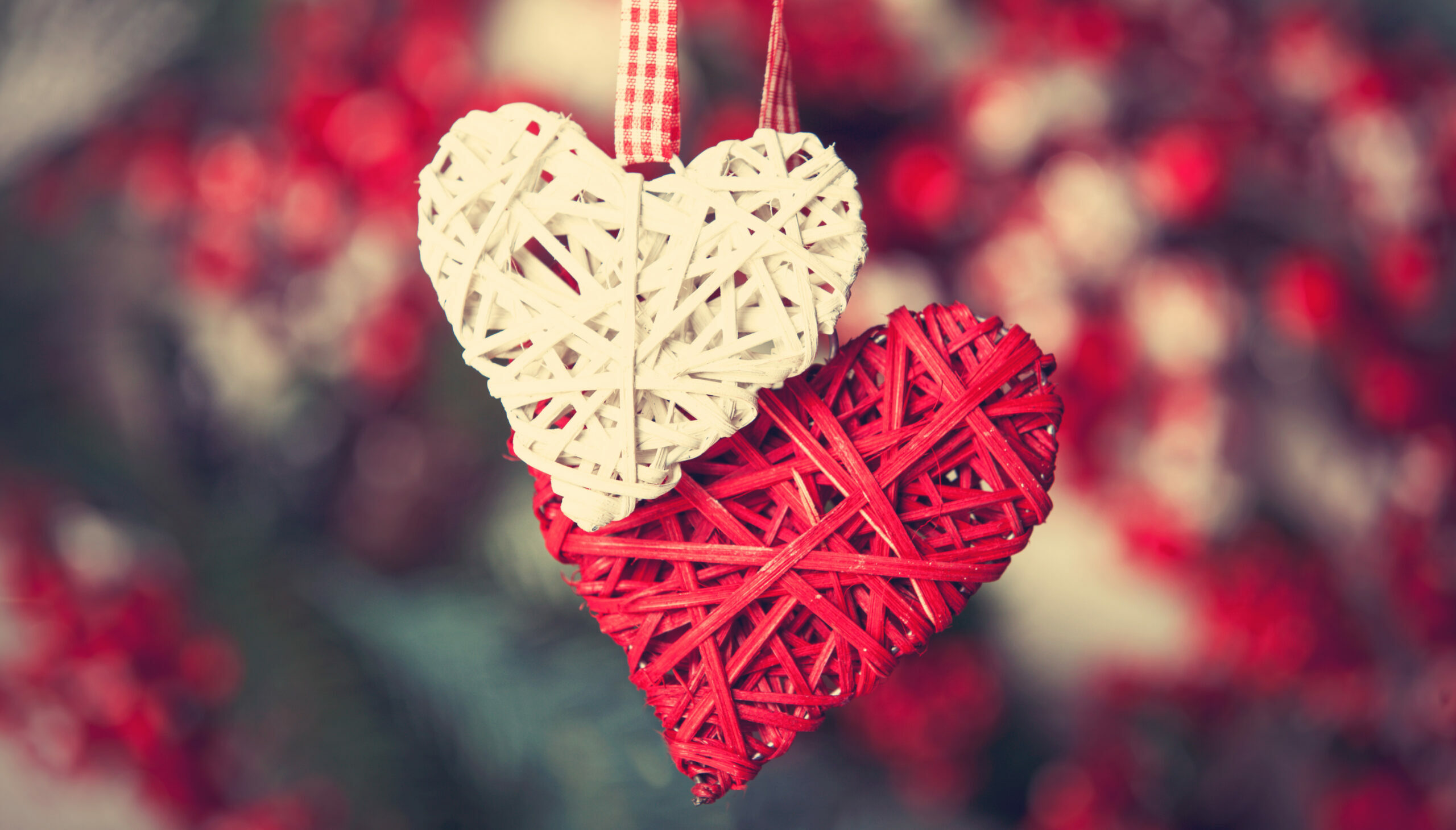 tradiții și obiceiuri pentru a avea noroc tot anul. Cum alungă cuplurile ghinionul