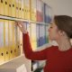 5 strategii eficiente pentru a-ți păstra documentele în ordine la birou