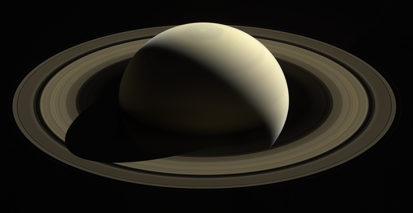 Astronomii au descoperit încă 128 de noi luni care orbitează Saturn. Câți sateliți naturali are a doua cea mai mare planetă din Sistemul Solar