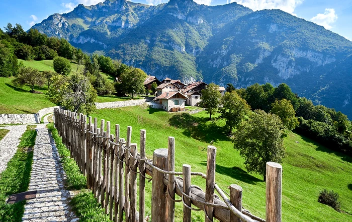 Autoritățile italiene oferă 100.000 de euro celor care se mută într-o regiune pitorească, dar există o condiție