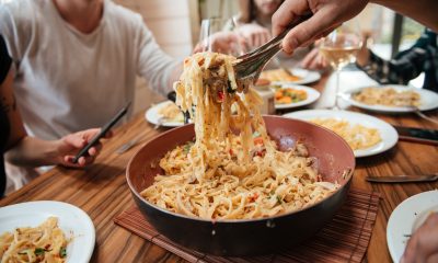 Cât a ajuns să coste o masă la restaurant, în București, în 2025. Clienții plătesc dublu pentru un fel de mâncare