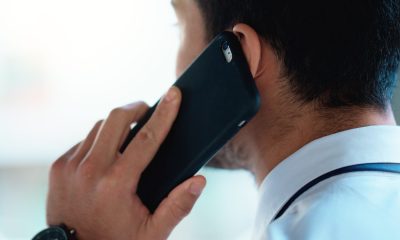Cum poate înregistra telefonul mobil tot ce vorbim, fără să știm că se întâmplă asta. Metoda prin care dezactivezi microfonul