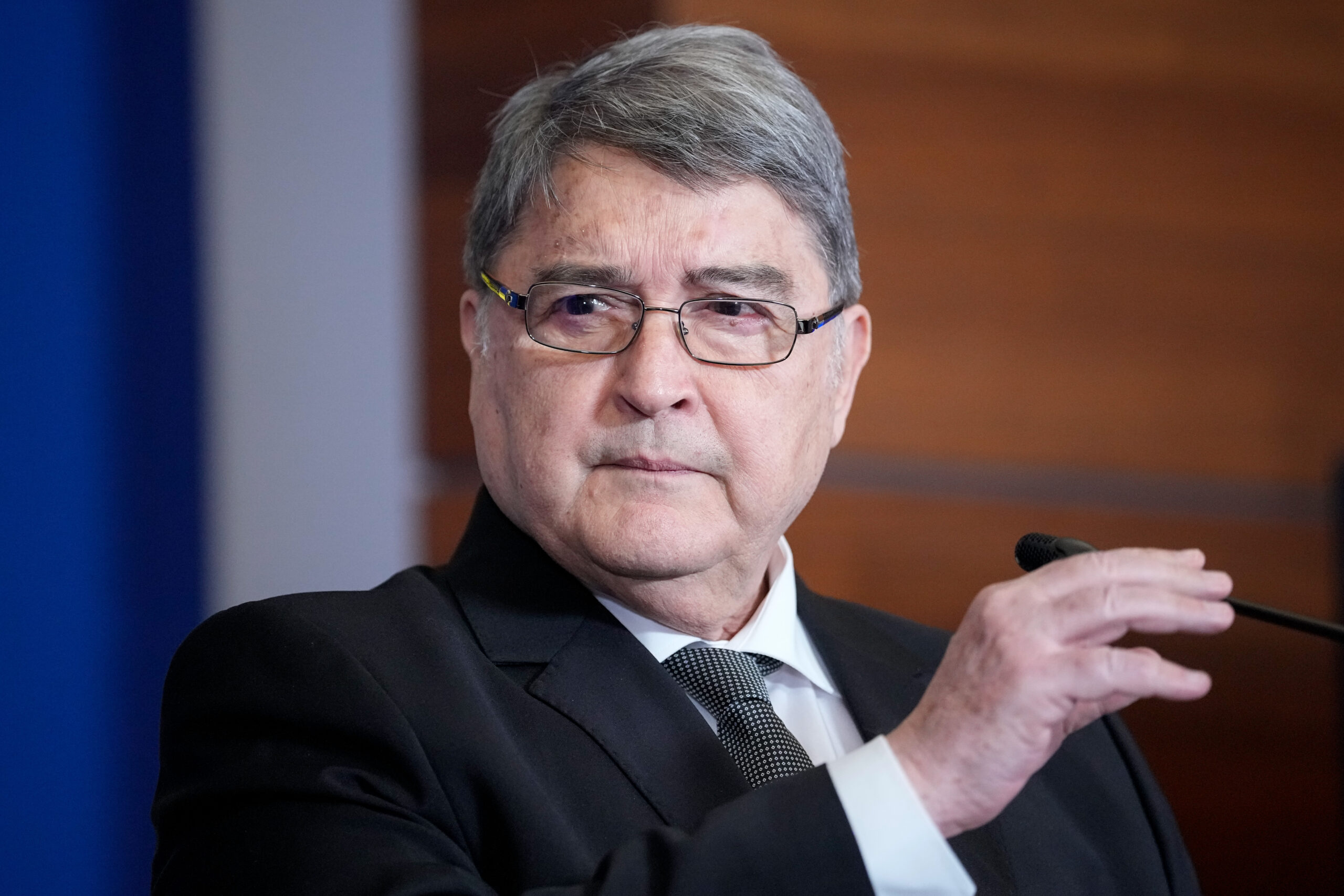 Emil Hurezeanu ar putea fi schimbat din funcția de ministru de Externe. DECIZIA, așteptată vineri