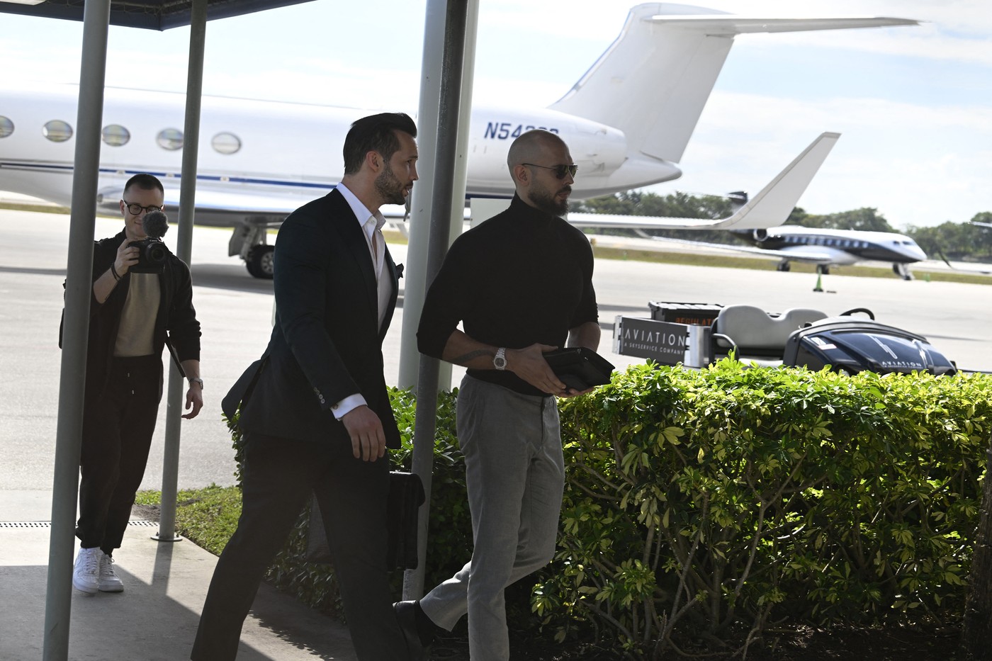 Frații Tate sunt vizați de o anchetă penală în Florida, unde au ajuns după plecarea din România