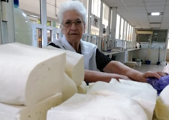 Lapte și brânză de la țărani sau din supermarket? Mituri demontate și riscuri crescute