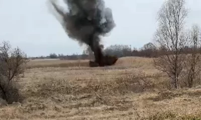 Momentul în care o dronă rusească cu explozibil este detonată pe un teren din orașul Galați