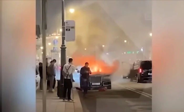 O limuzină din flota lui Putin a explodat la Moscova. Deflagrația a avut loc în apropierea sediului FSB