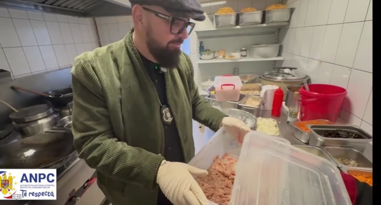 Piedone a mai închis un restaurant chinezesc/Uitați, aici, fraților, ce jeg și ce infecție! Localul funcționează în ilegalitate