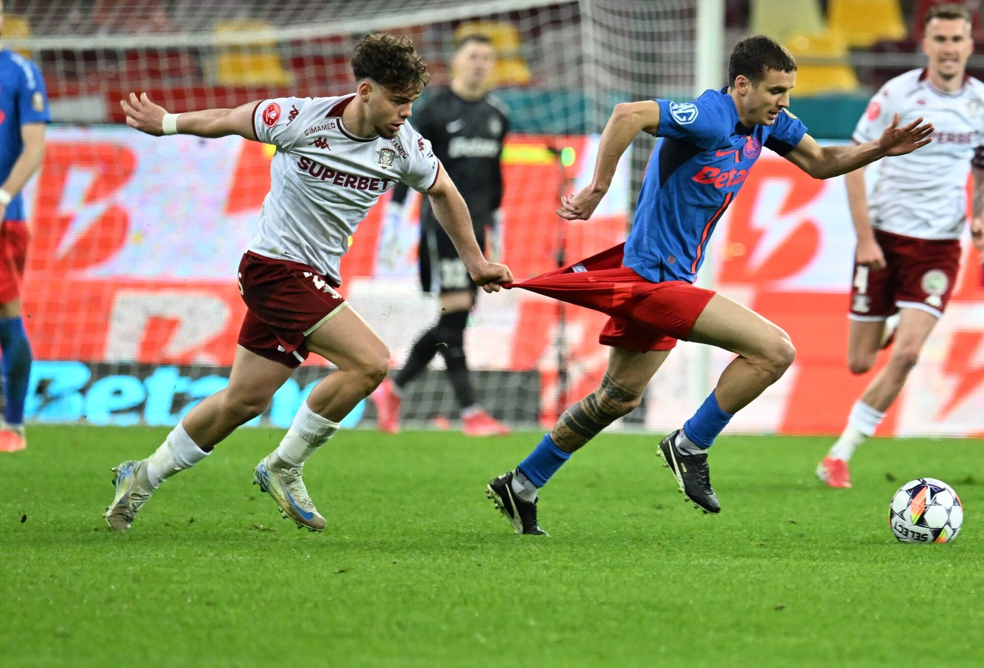 Rapid meci NEBUN cu 6 goluri în Superliga! Roș-albaștrii rămân neînvinși de 15 etape